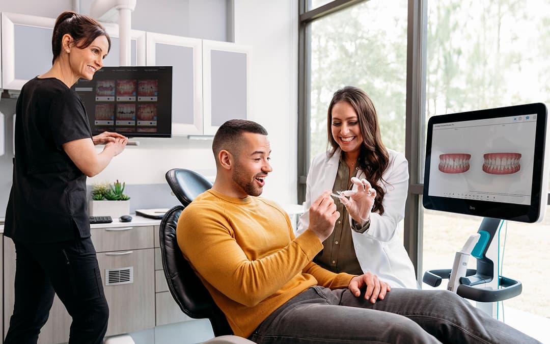 How to fix an Overbite with Invisalign® Aligners | Invisalign.com